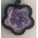 GEHAAKTE BLOEM hanger in LILA ZWART met smiley kralen